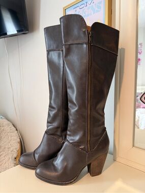 Women's Knee-High Brown Leather Block Heel Boots